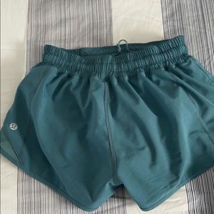 Lululemon Hotta hot short 2.5 inches